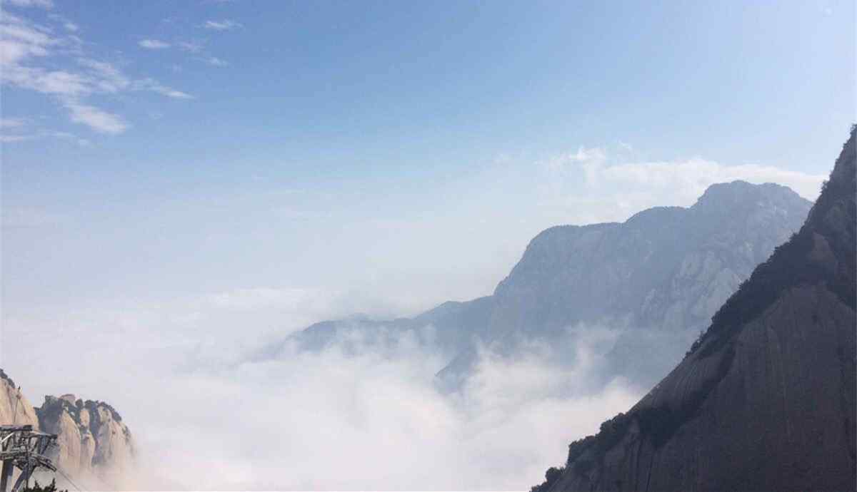 华山清晨云雾缭绕风景壁纸