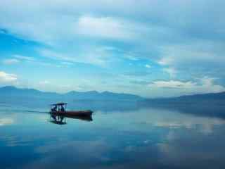 唯美的蓝色西湖风景桌面壁纸