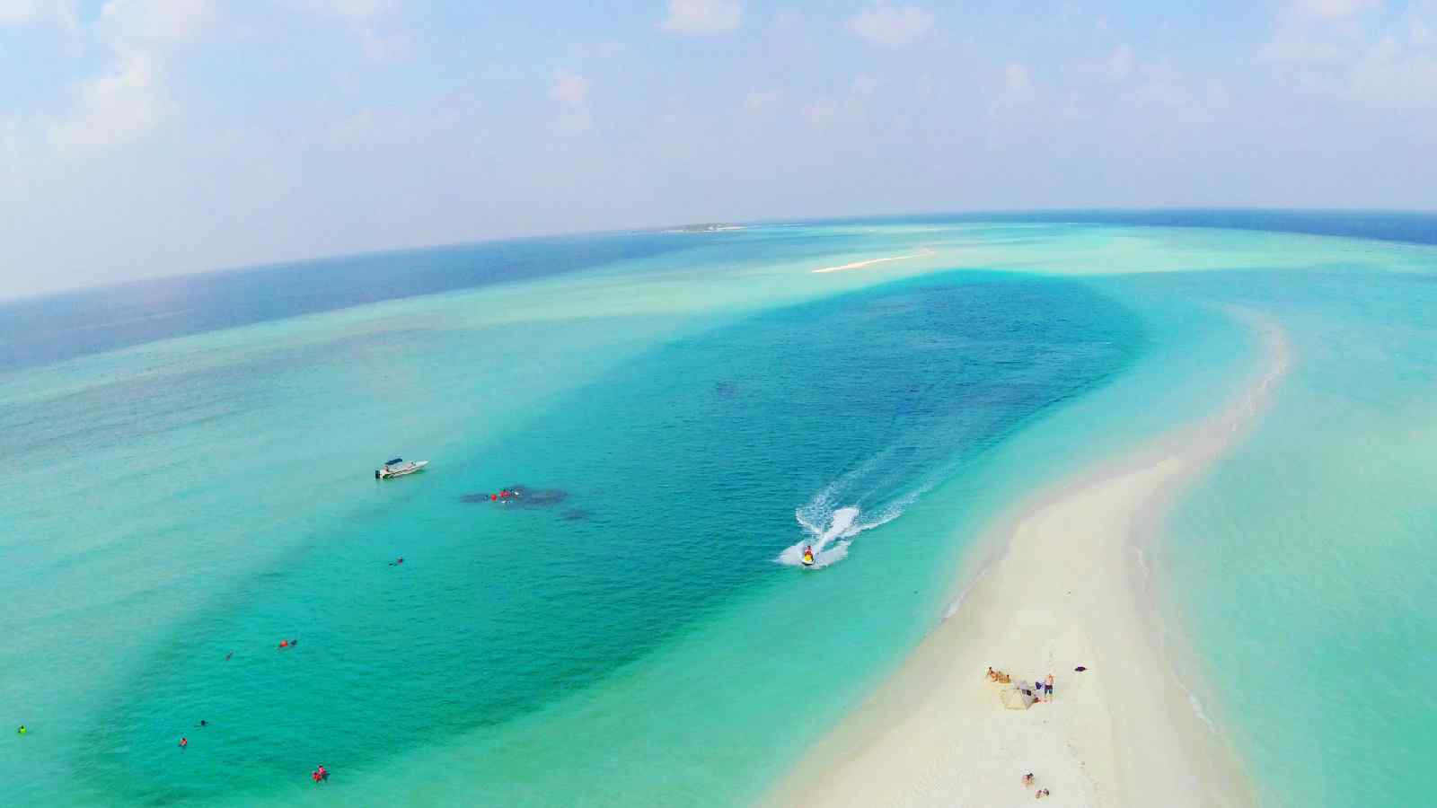 马尔代夫蓝色沙滩优美风景高清壁纸