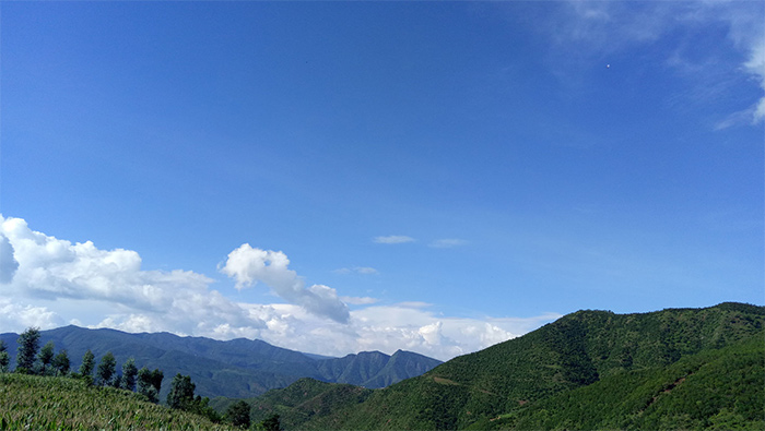 青山与碧蓝天空唯美自然风景高清壁纸