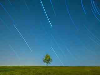 小清新草地上的星空摄影壁纸