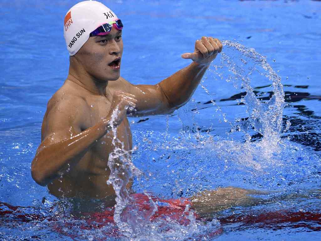 里约奥运冠军孙杨200米自由泳比赛泳池庆祝桌面壁纸