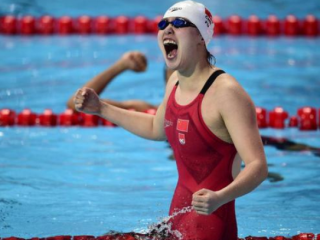 里约奥运会100米女子仰泳季军傅园慧图片