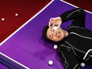 马龙躺在乒乓球台