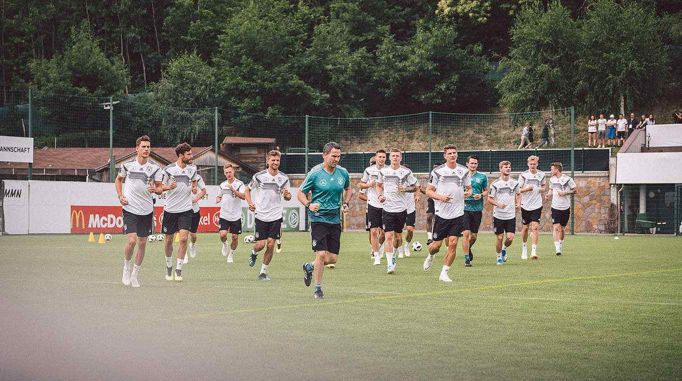 2018世界杯德国队训练照高清壁纸