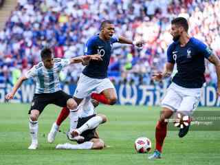 2018世界杯法国队对阵阿根廷比赛图片