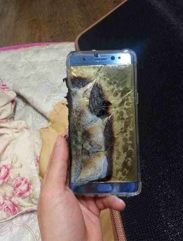 充电手机爆炸受伤图片图片